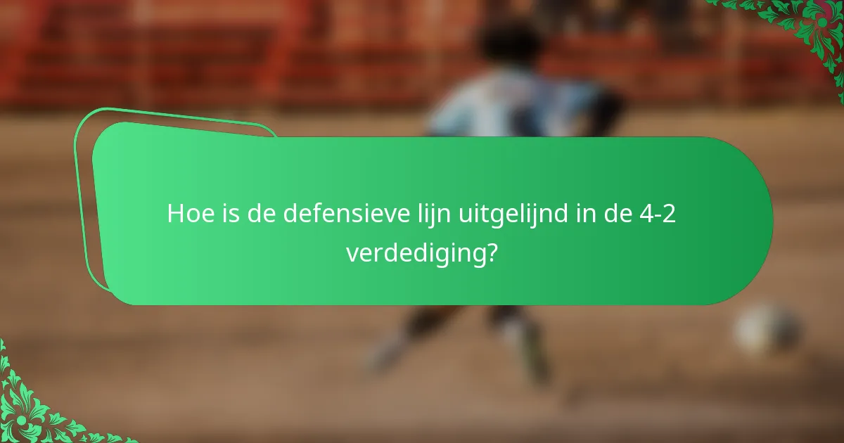 Hoe is de defensieve lijn uitgelijnd in de 4-2 verdediging?
